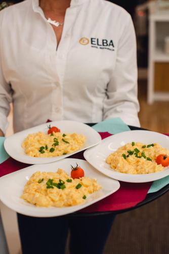 Jídlo v hotelu nebo okolí