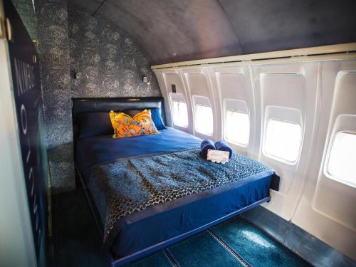 Кровать или кровати в номере Aerotel