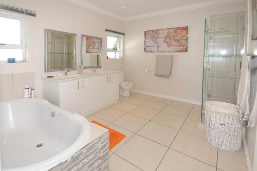 Gallery image of Cape Town Lock-and-Go House Ideal for your Holiday in Cape Town