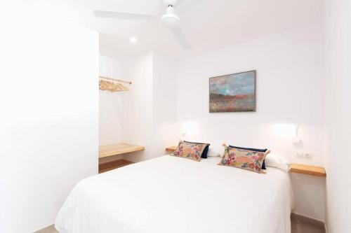 Beachfront Apt with Open Terrace in Las Canteras