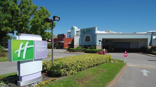 a green street sign in front of a building at Holiday Inn Resort Orlando - Lake Buena Vista, an IHG Hotel in Orlando