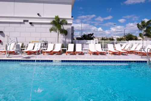 
Basen w obiekcie Holiday Inn & Suites Orlando International Drive South, an IHG Hotel lub w pobliżu
