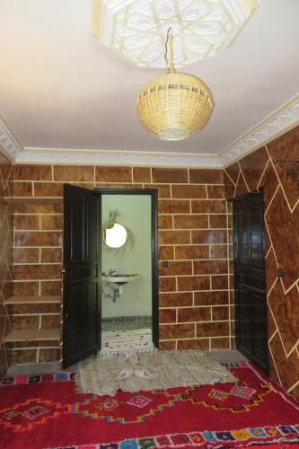Una cama o camas en una habitación de Dar Adouss