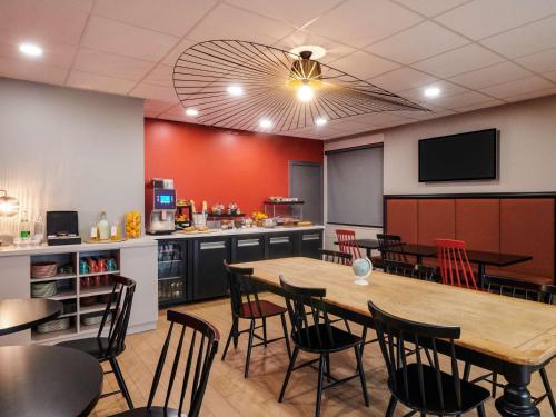 a conference room with a table and chairs at Ibis Styles Nantes Centre Place Graslin in Nantes