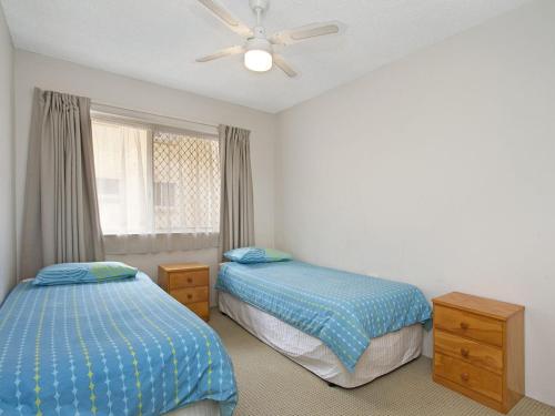 a bedroom with two beds and a ceiling fan at Maybury Unit 1 in Gold Coast