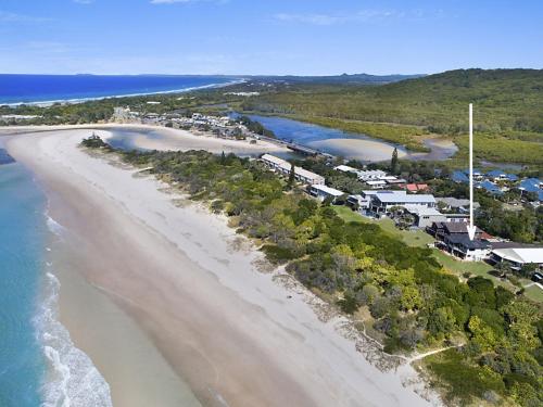 
A bird's-eye view of WHITE WAVES 5 - ABSOLUTE BEACHFRONT IN HASTINGS POINT
