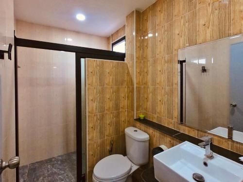 Ванная комната в The Stories Resort เดอะสตอรี่ส์รีสอร์ต