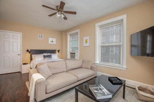 FRONTDESK Basic Studio Apt near The Delmar Loop – Photos 5