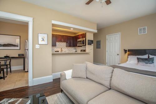 FRONTDESK Basic Studio Apt near The Delmar Loop – Photos 4