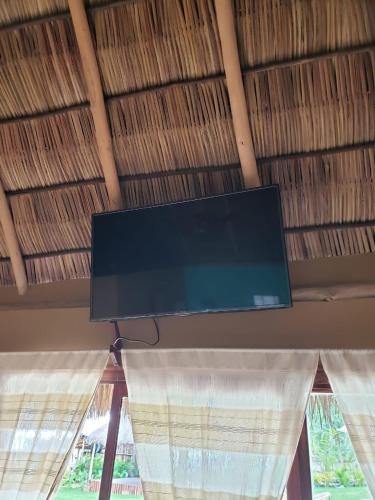 TV a/nebo společenská místnost v ubytování Amaca Beach Retreat - Puerto Vallarta South Shore