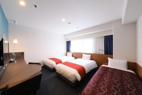Llit o llits en una habitació de Osaka Garden Palace