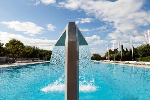 Der Swimmingpool an oder in der Nähe von Camping Platja Cambrils