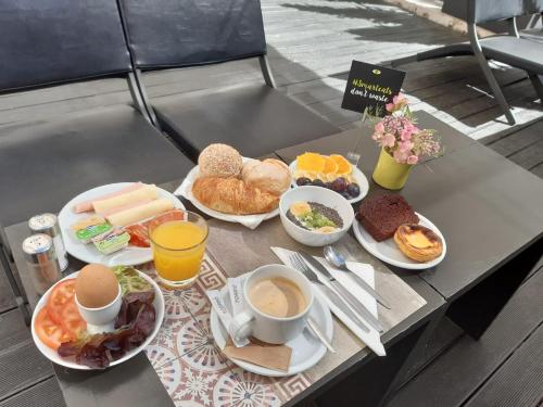 Makanan di atau berdekatan hotel