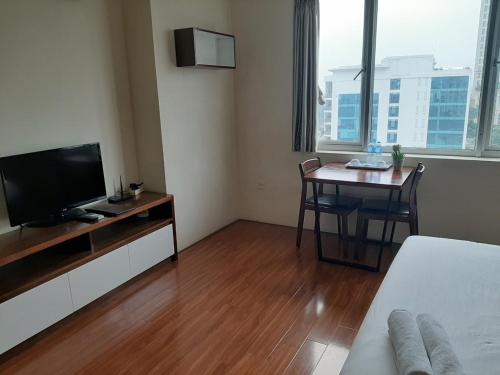 Μια τηλεόραση ή/και κέντρο ψυχαγωγίας στο V-Studio Apartment 3