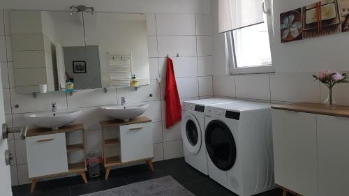 Kuchyň nebo kuchyňský kout v ubytování Moderne Maisonette mit Terrasse