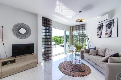 Amazing villa Sandra with pool near the beach, extra pool heating available - WiiBuk