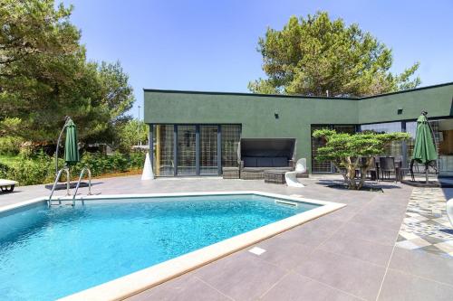 Amazing villa Sandra with pool near the beach, extra pool heating available - WiiBuk