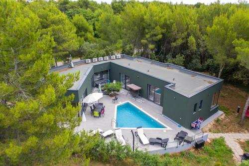 Amazing villa Sandra with pool near the beach, extra pool heating available - WiiBuk