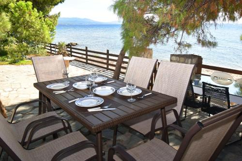 Fotografie z fotogalerie ubytování Barlee Beach Front House, Metamorfosi v destinaci Metamorfosi