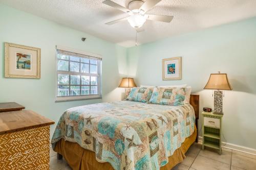 a bedroom with a bed and a ceiling fan at Aqua Vista in Tavernier