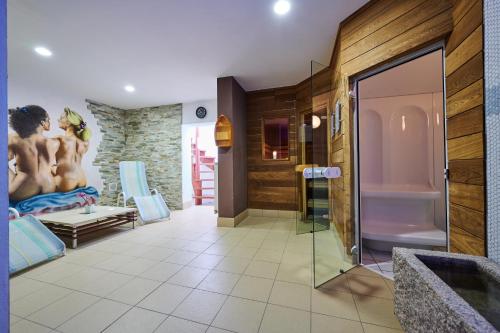 Ванная комната в Richterhof Wellness Apartments Bayerischer Wald