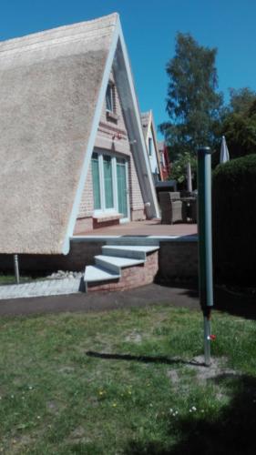 a house with a group of stairs in front of it at Finnhütte Bernstein in Gager