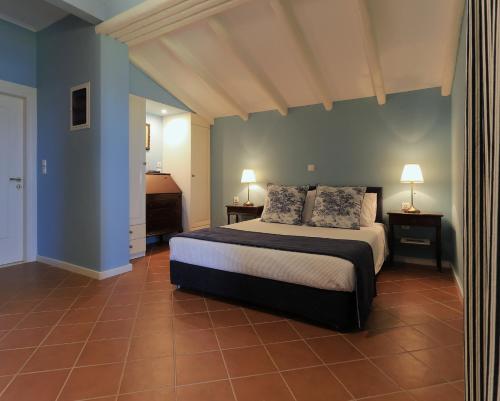 Katil atau katil-katil dalam bilik di Villa Rhoe