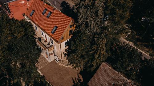 Άποψη από ψηλά του Las Skarpa apartamenty