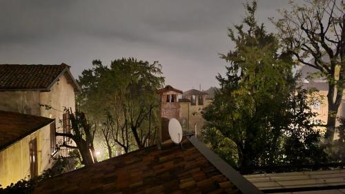 a toilet sitting on top of a roof at Il Sole in Bergamo