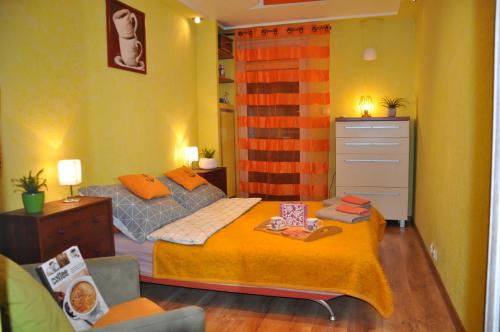 Lawendowe światło - przy stacji Metra