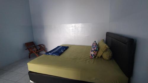 Кровать или кровати в номере Omah Kost Family Syariah