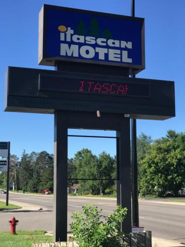 a sign for an ice cream motel next to a street at Itascan Motel in Grand Rapids