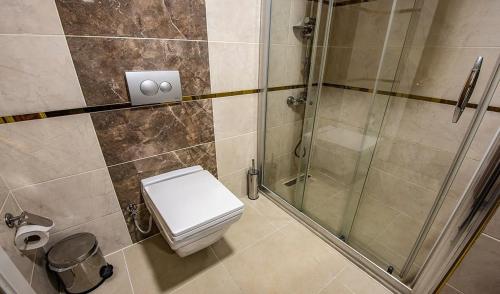 a bathroom with a toilet and a shower at Madi otel in Konak