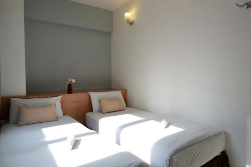 Postel nebo postele na pokoji v ubytování Indah Garden Hotel