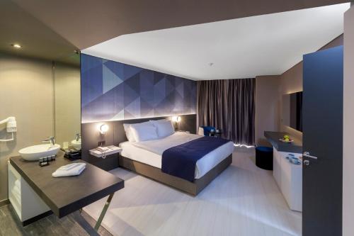 A bed or beds in a room at Bosphorus Sorgun Hotel