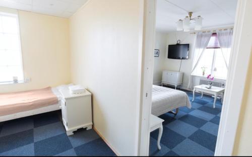 a hotel room with a bed and a television at Motala Wärdshus in Motala