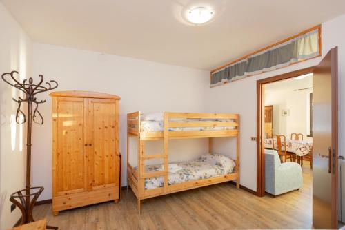 a bedroom with two bunk beds and a mirror at Casa Sofie e Charlotte in Varenna