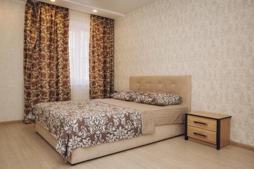 Un ou plusieurs lits dans un hébergement de l'établissement Luxe apart-hotel near Lavina New Building 1 floor