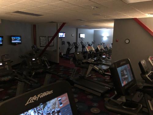 a gym with a bunch of treadmills at Best Western Plus Brandywine Inn & Suites in Monticello