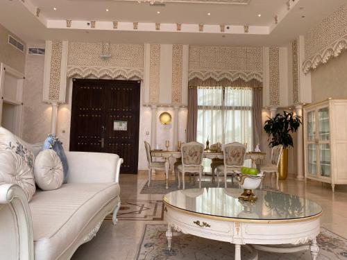 Western Hotel - Madinat Zayedにあるシーティングエリア