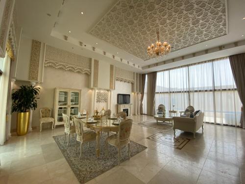 Western Hotel - Madinat Zayed tesisinde bir oturma alanı