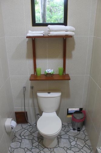 A bathroom at Cordillera Escalera Lodge