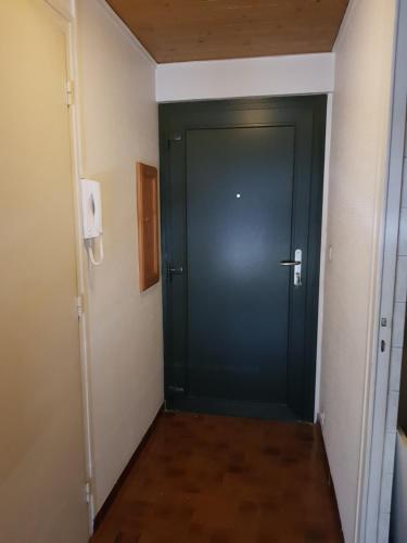 Fotografie z fotogalerie ubytování grand studio dans une résidence prive avec une cuisine et salle de bain séparé un parking gratuit et une magnifique vue sur les montagness v destinaci Marnaz