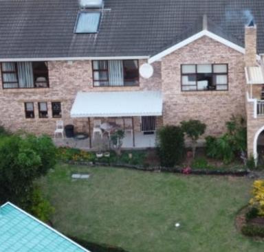 an aerial view of a house with a yard at Beautiful Sea View Room in Jeffreys Bay