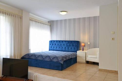 A bed or beds in a room at A Modern Bright Studio In The Center Of Kastoria