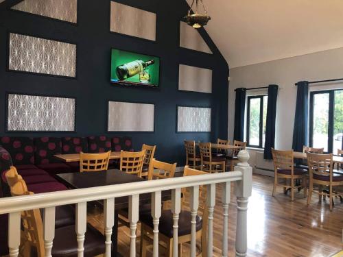 
A restaurant or other place to eat at Balreask Bar, Restaurant & Guest Accommodation
