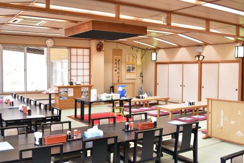 ห้องอาหารหรือที่รับประทานอาหารของ Takamuro Suikoen