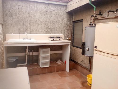 a kitchen with a sink and a refrigerator at Casa de Irma para visitar la ciudad o de negocios in Mexico City