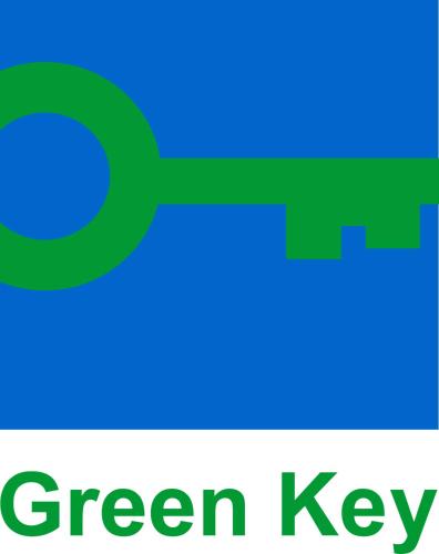 a green key with the words green key at Logies 't Eenvoud - Appartement - Stilte, Rust & Herbronning aan Zee in Knokke-Heist