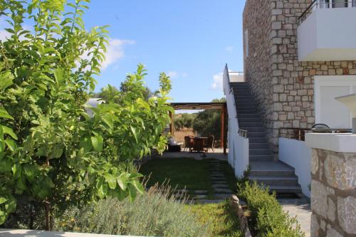 a view of the garden from the house at Haraki Stone Apartments in Haraki